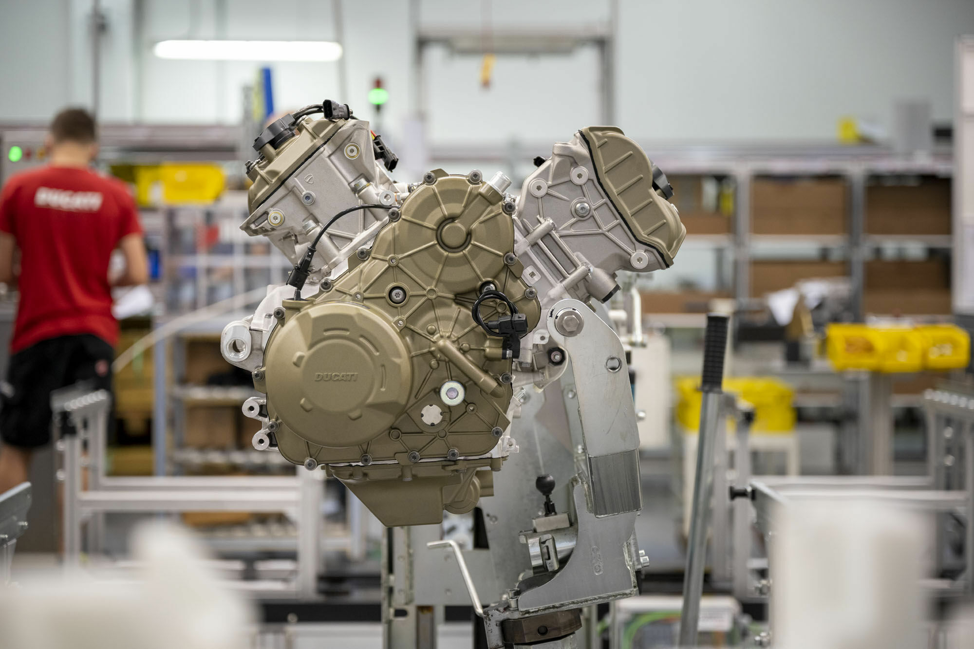 Ducati Motor Holding S.p.A - Die modernste und innovativste Produktionslinie der Ducati Fabrik in Borgo Panigale ist für die Montage der V4-Motoren vorbehalten.