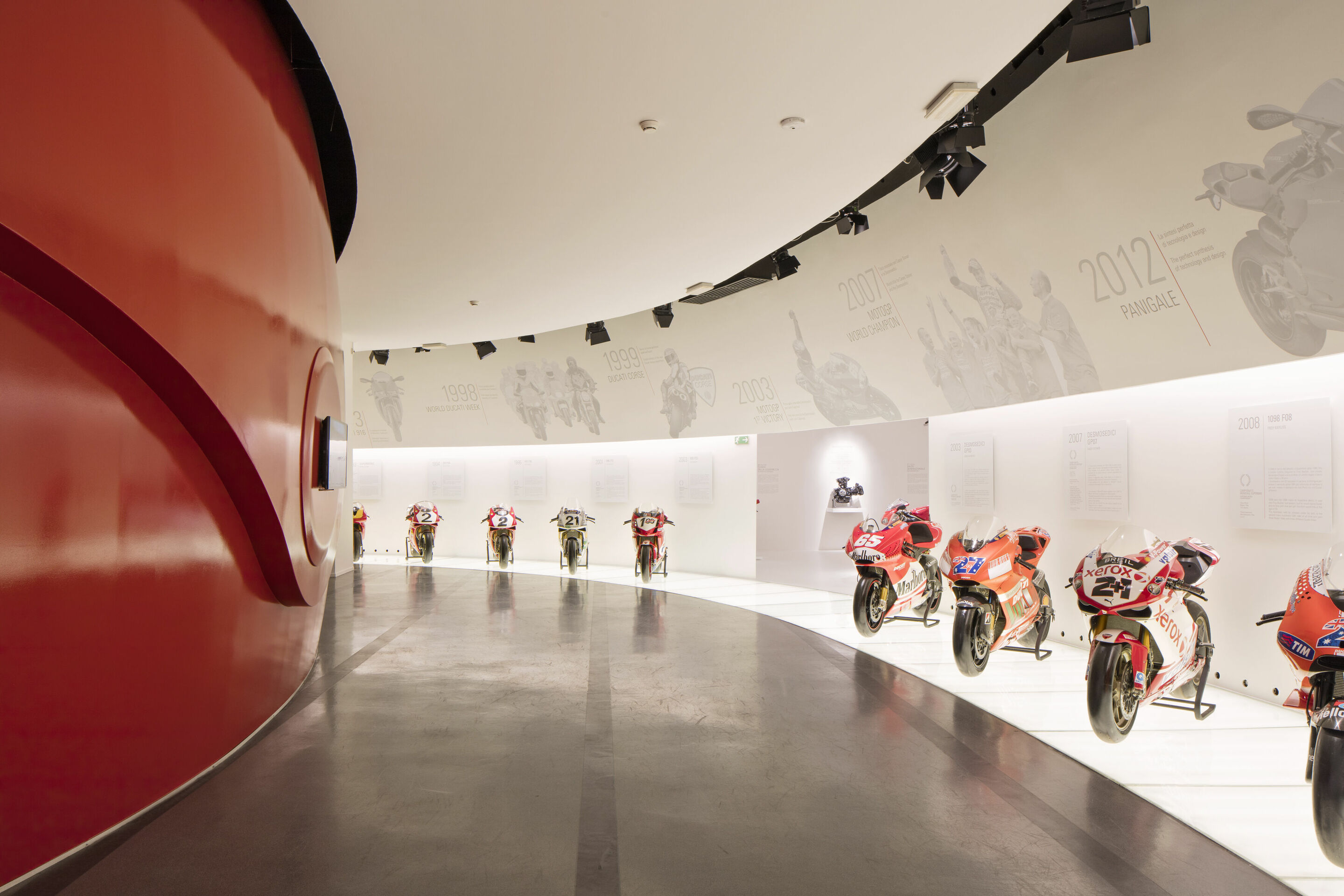 Ducati Motor Holding S.p.A - Das Ducati Museum präsentiert die legendärsten Motorsport- und Serienmotorrädern der Unternehmensgeschichte.
