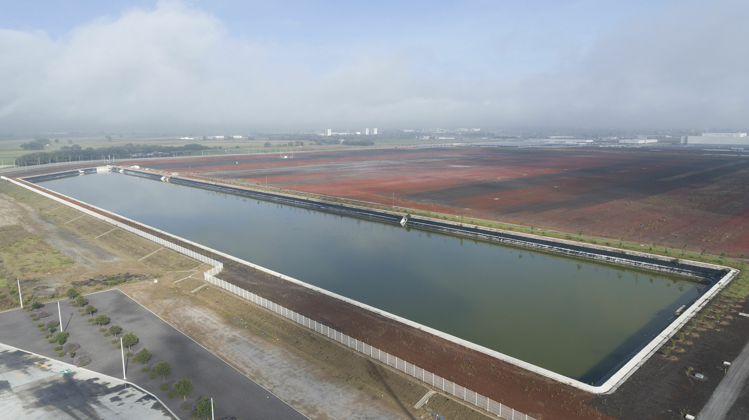Audi México commemorates World Water Day with actions - Internal rainwater retention basin: It collects rainwater from May to October and holds a capacity of 234,000 m3.