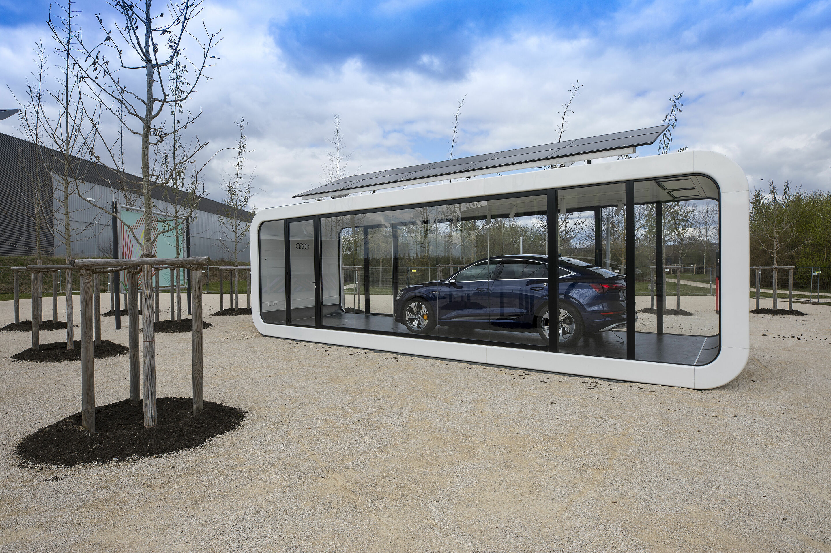 Audi ist Hauptsponsor der Landesgartenschau Ingolstadt - Auf einer Ausstellungsfläche sehen Besuchende neue Modelle und Technologien der Marke.