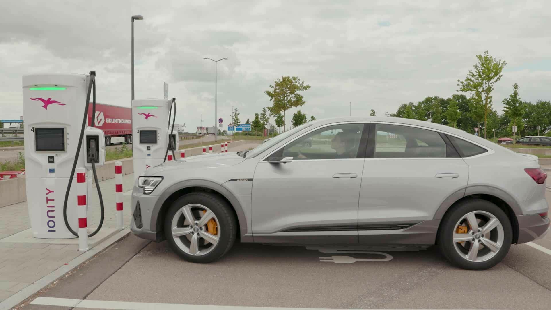 Charging of the Audi e-tron 55 Sportback