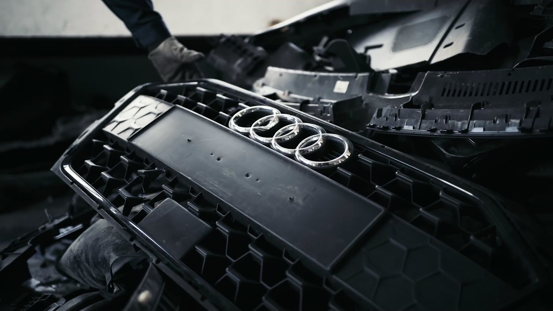 Plastic Closed Loop | Video | audi.com