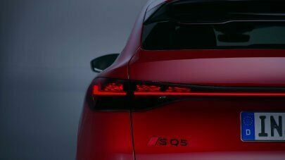 Audi SQ5 Sportback – Trailer (Studio, vertikal)