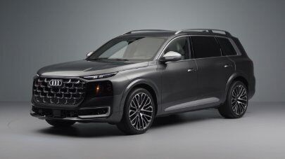 Audi SQ9 SUV – Trailer (Studio, vertical)